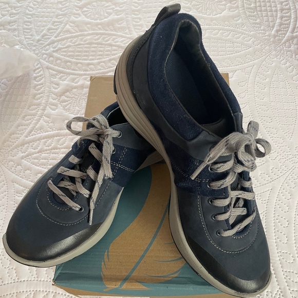 Ladies Clarks Wave Andes Navy Nubuck Sneakers - Picture 1 of 7